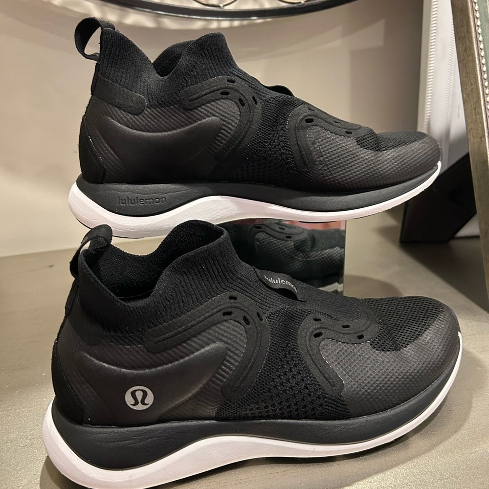 Lululemon CHARGEFEEL Black Slip-On Knit Athletic Shoes 8.5